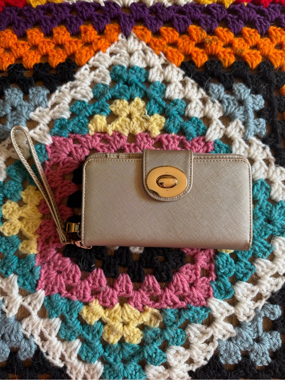 Antik Kraft Gold Wristlet Clutch